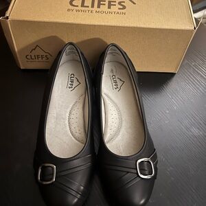 White Mountain Cliffs Women's Black Buckle Flats